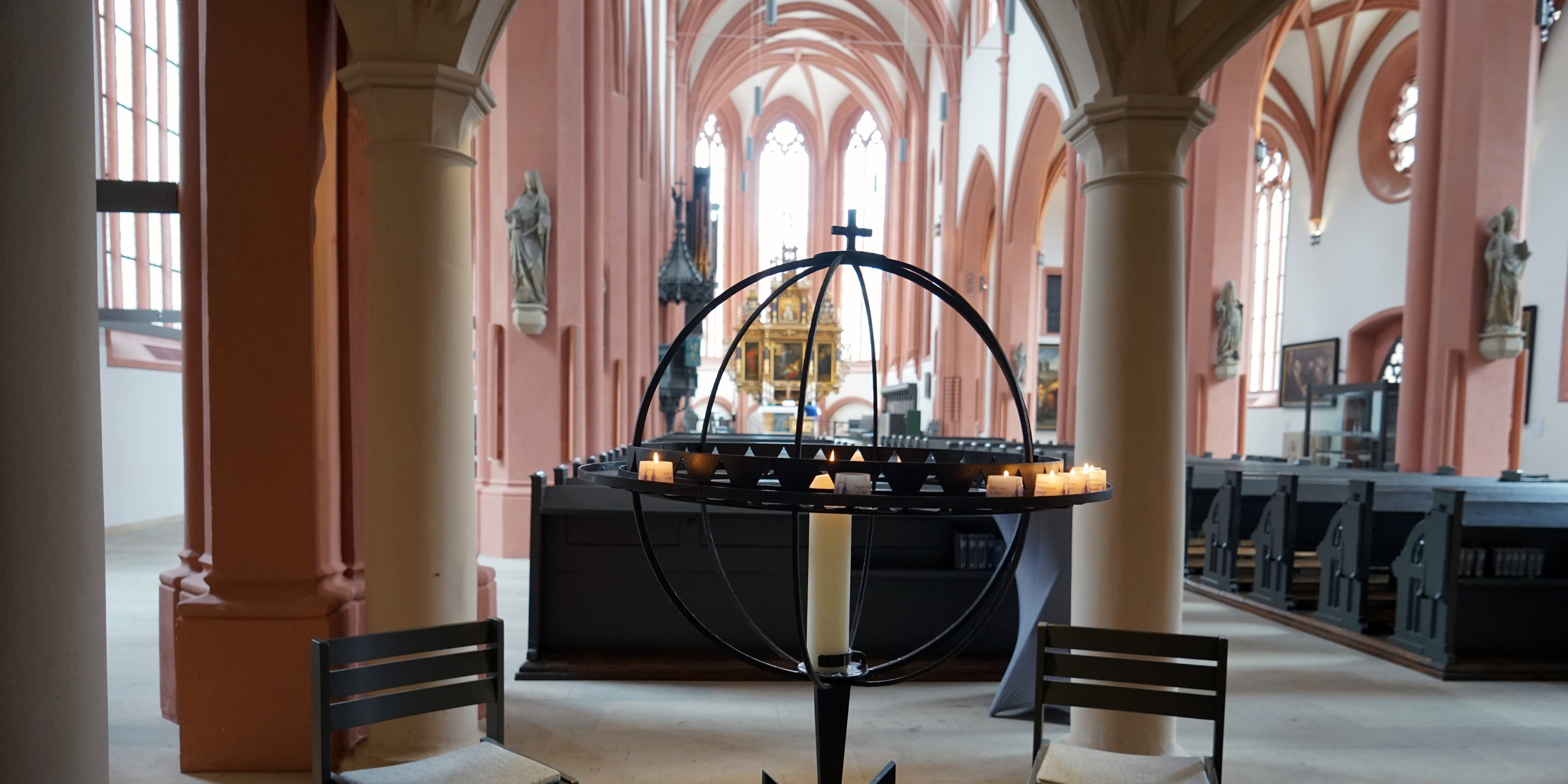 Gebetsleuchter in der Bayreuther Stadtkirche ,© ELKB/Lüters